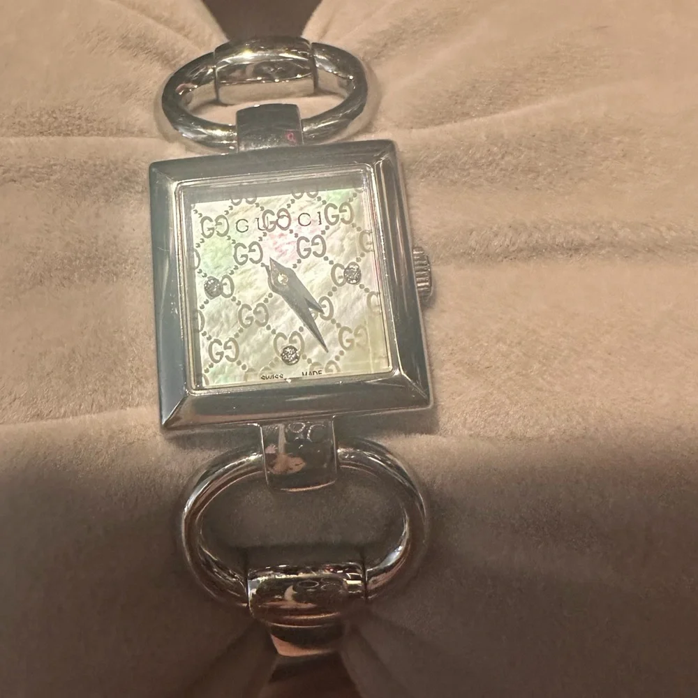 🇮🇹Vintage‼️Gucci Watch Silver Mother of Pearl designer luxury GG bracelet watch